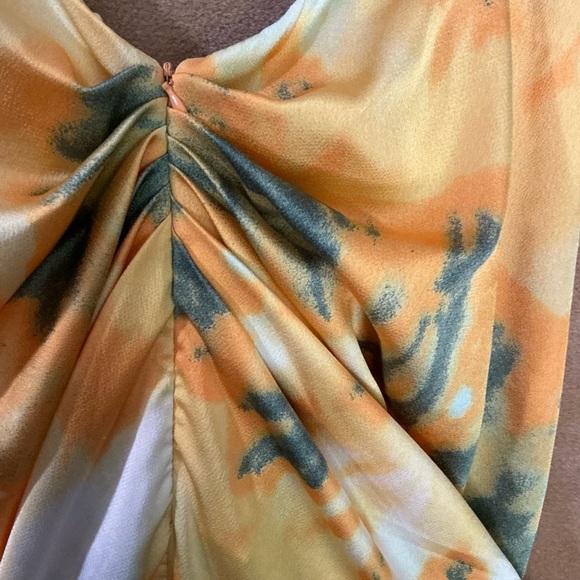 PrettyLittleThing middle  split dress - Picture 7 of 11